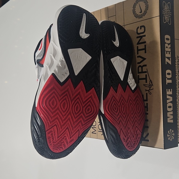Nike Kyrie 8 (GS) WHITE/UNIVERSITY RED-BLACK DQ8076 100 NEW SIZE 4.5Y - Picture 5 of 5